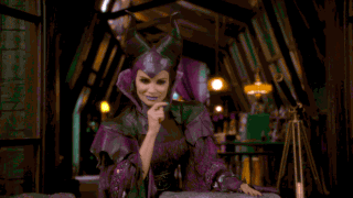 beautifully-tragic24601:  Kristen Chenoweth as Maleficent in Decedents