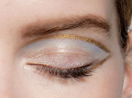 coc-o:  chandelyer:  make-up at Armani Privé spring 2015  oh