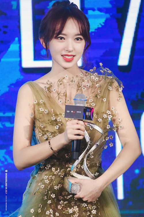 191210 WJSN Cheng Xiaoat Sina Style Awards© wonderland in julydo not edit, crop, or remove the water
