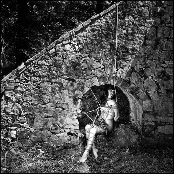 cordineclubarchives:    Model: LauraPh: Viola Lorenza Savarese (and also here)Ropes: