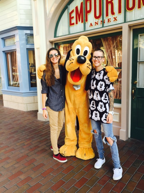 hmariekoehn:Y'all omg, I have the honor of being at Disneyland with the tumblr famous @youknow-me-no