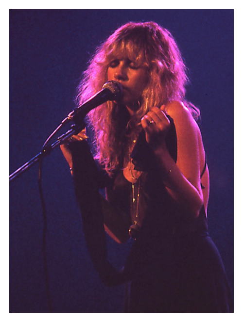 crystallineknowledge:Stevie photographed during the ‘Rumours Tour’ at Madison Square Garden in 1977.