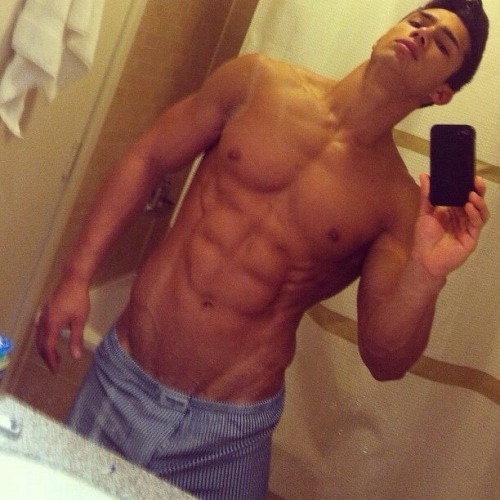 mystraightfriend:  Mystraightfriend.tumblr.com