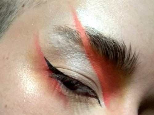 Orenji #AlbertoAles #aresugoi #makeup #orange #neon #eyeliner www.instagram.com/p/B_nRaenFfI