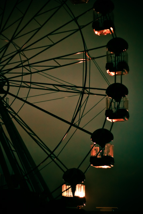 photographsbyjulia: Sunset Boulevard Ferris Wheel Aberdeen, UK