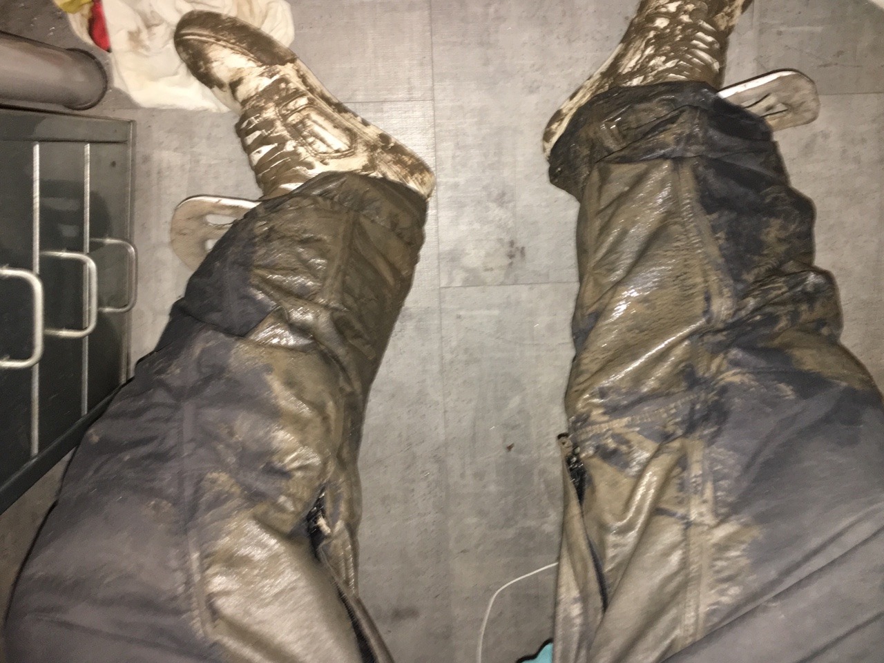 piss and mud in snowboard pants 3