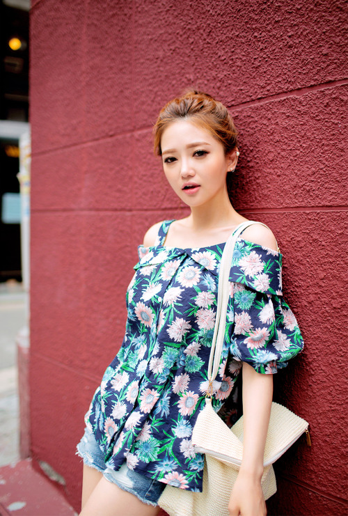 korean-dreams-girls:  Sung Kyung - June 24, 2014 1st Set