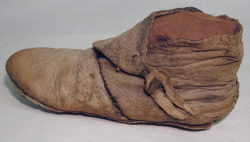 historyarchaeologyartefacts:Viking Boot - You can even see the toggle fastening. This particular boot is more than 1000 years old and was found in Coney Street, York. It’s rare for organic materials like leather to last for so long. [700x397]