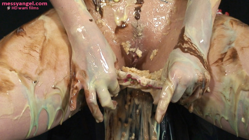 messy-angels:  The quiz isn’t going as well as Anna hoped…Strip or Slime on Messy Angel