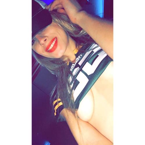 xojillianjanson:Had to #represent the #greenbaypackers #greenbay #packers #greenandyellow couldn’t h