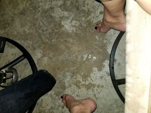 bigdogswife:  When you squirt on the patio😲💋😘