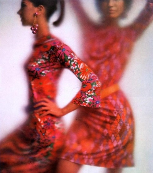 Peter Knapp - Dresses by Alesandre Savin &amp; by Timwear (Vogue Paris 1967)
