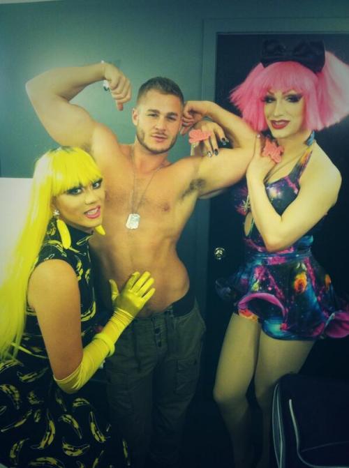 honeyrodhamneedles:  Manila and Jinkx getting very hands-on with “A-List” trouble magnet, Austin Armacost. 