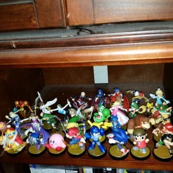 29/29, so far so good. I&rsquo;m gonna need a bigger shelf eventually.  #amiibo #amiiboarmy #amiibohunter #Nintendo #supersmashbros