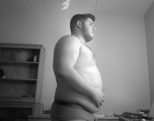 fatguyworld: cin3philia:  Had a little bit of fun on my day off. Enjoy!  Huge chubbersds vibe on thi