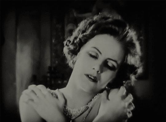 antipahtico:  Greta Garbo ~ The Joyless Street | Die Freudlose Gasse (1925)