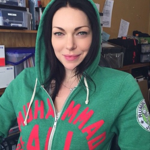 missdontcare-x:  Just Laura Prepon being hot 