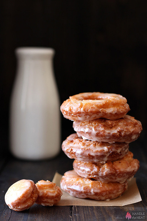 foodishouldnoteat: Old fashioned sour cream donuts 