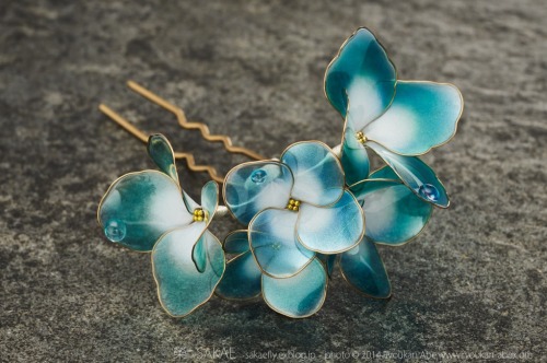 digitalramen:   Artist Sakae spends months on each of her kanzashi hair ornaments.