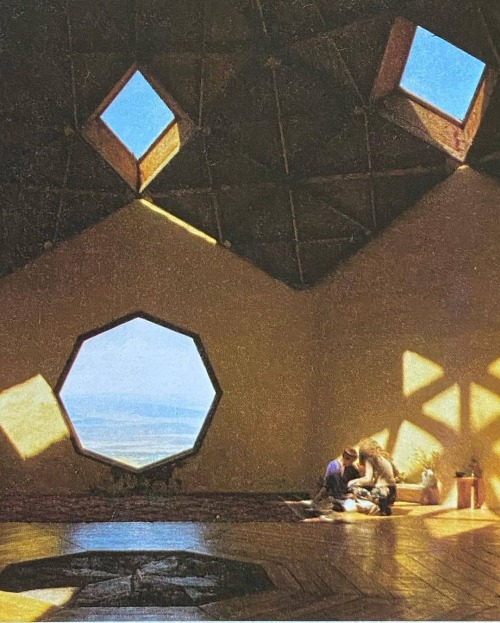 equatorjournal: Jacques Evrard, Meditation room in the ‘Lama Foundation’, built in unbaked earth c. 