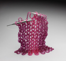 culturenlifestyle:  Exquisite Glass Art Sculptures Resemble Needles and Yarn by Carol Milne Elegantly and delicately constructed, Seattle-based artist Carol Milne  makes glass sculptures, which mimic the patterns of knit art. To make her pieces, Milne
