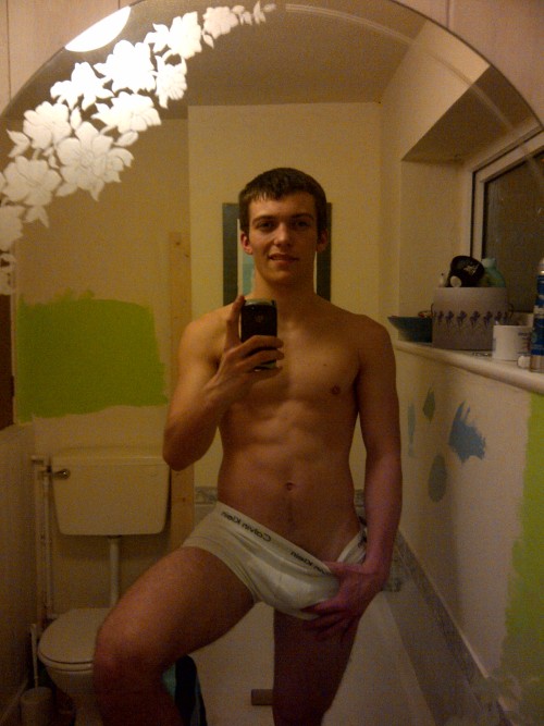 collegecock:  str8friendsexposed1:  Eddie, Str8friendsexposed**   love this guy 