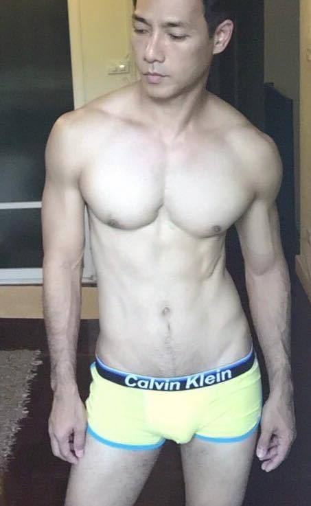 asianhunk-pecs-nips-asses:  His delicious nipples inform him to keep flirting!