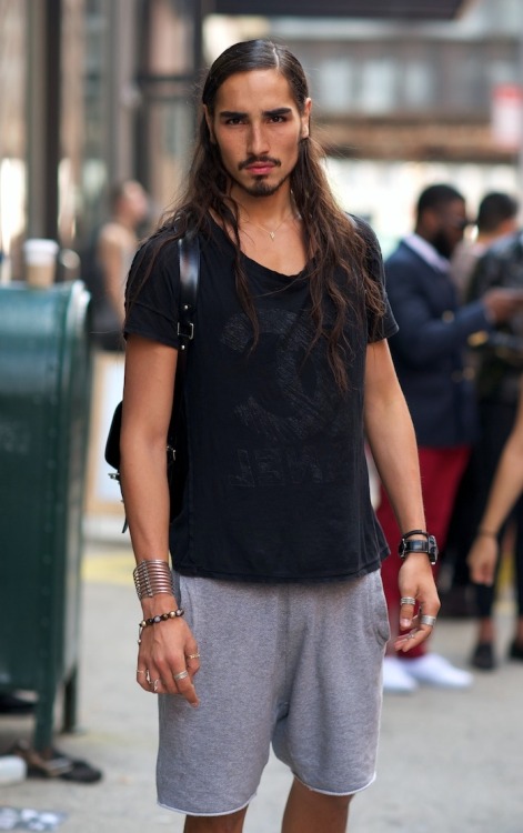la-crxze:  fabulouswillycartier:  Willy Cartier | NYFW streetstyle | ph. wheredidugetthat, Jan 2012   .