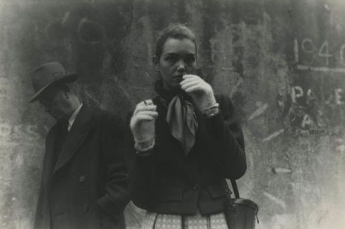 fragrantblossoms:Saul Leiter, Mary, c.1947.  