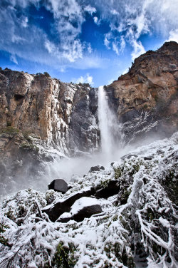 americasgreatoutdoors:  The iconic Bridalveil falls in Yosemite National Park after a snowstorm in early spring 2012.Photo: Sankar Salvady (www.sharetheexperience.org) 