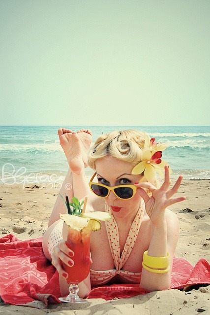 alternative-pinup:  Alternative Pinup girlPinup girl Twitter