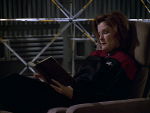 luftangrepp:Janeway and books.