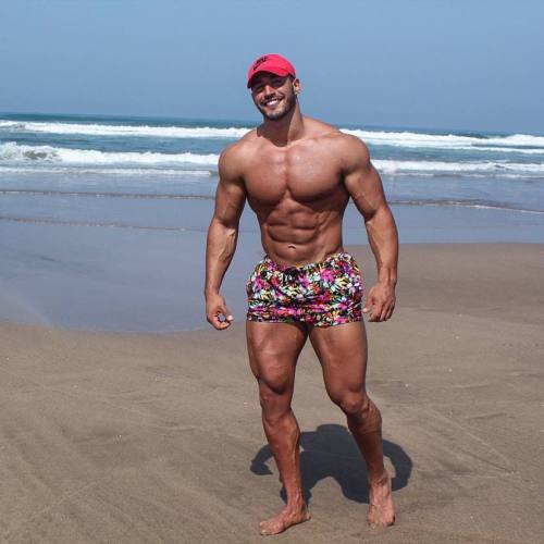 Random hot muscle men