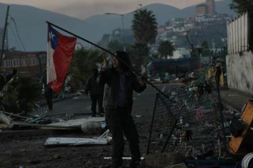 rodlst:  nuevamente como país nos toco difícil mucha fuerza para los afectados y para las familias de los fallecidos. una vez mas FUERZA CHILE!!   16/09/2015 