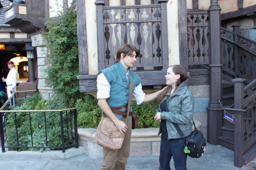 once-upon-a-disney-story:lettingdownhair:thelesliebelle:I probably had my favorite interaction ever 