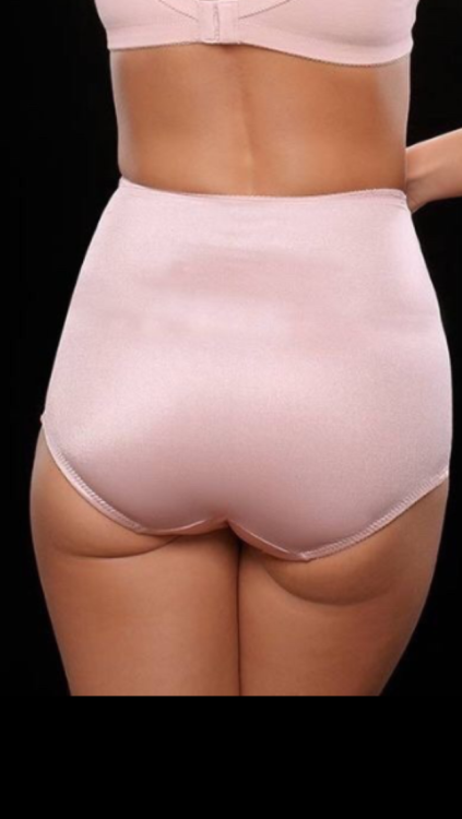 Do your knickers fit properly? Photo on left: bottom cheeks squeezing out of leg band. Photo on righ