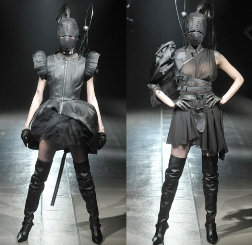 iamtheobject:  ghoulnextdoor:  Can you imagine these glorious horrors stalking and slashing down the runway?  I can and it makes for most memorable nightmares. From Alice Auaa 2014-2015 F/W runway during Mercedes-Benz Fashion Week Japan.  YASSSSSS!