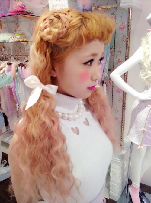 gyaru-coordinates: Brand: Swankiss Shopstaff Hair Arrangements w/ Accessories