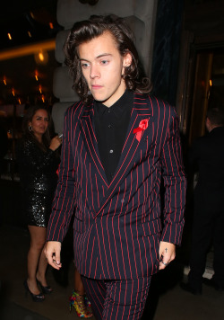 direct-news:  ALBUM - Harry Styles leaving Cafe Royal hotel on December 1, 2014 in London, England. 