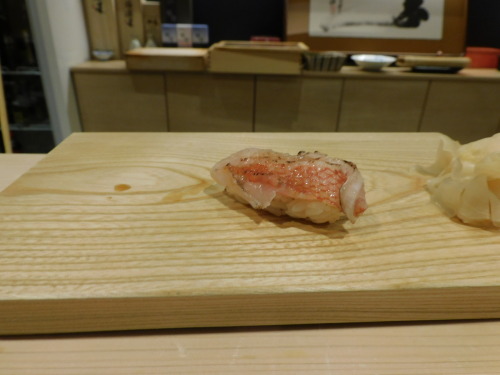 rodolfo9999:Nigiri at the sushibar Sushidokoro Suzume, located at the chitose city.