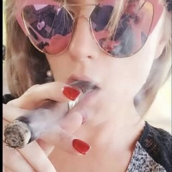 CIGAR Capnolagnia Female Smoking Fetish (NSFW 🔞)