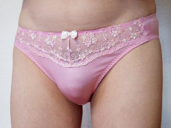 vanfair99:  Very cute panties, and perfectly