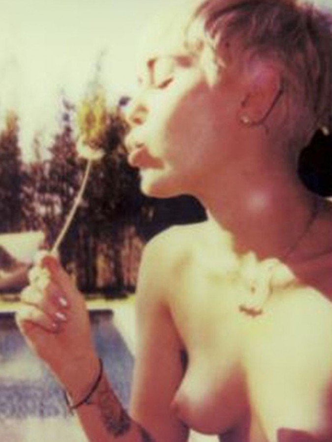 doctor-pochi:  MIley Cyrus