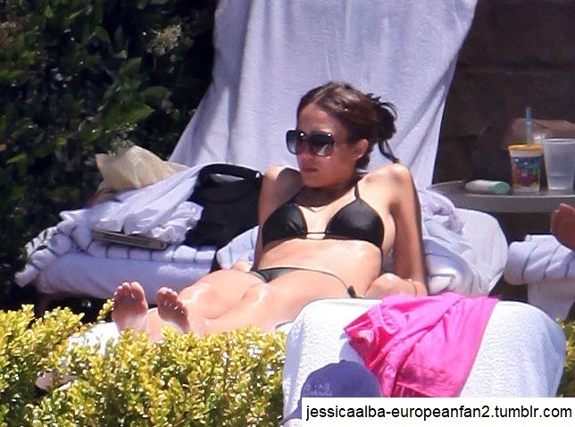 Bikini 2010 Jessica Alba, #jessicaalba Please reblog this most. Let’s make this blog even bigger.