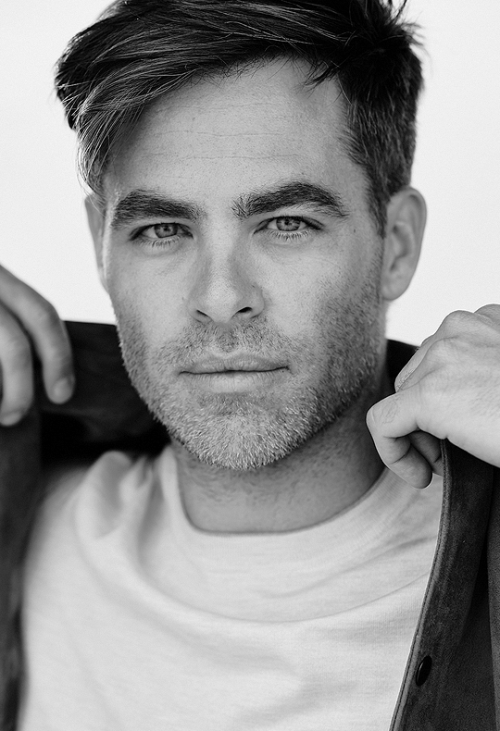 pinesource:Chris Pine© DuJour