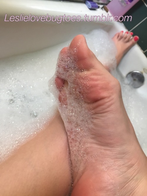 Foot Godess - Leslie LoveBug