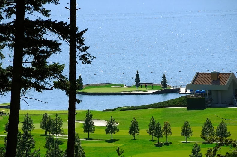 unicorn-meat-is-too-mainstream:  The Coeur d’Alene Resort is a luxury resort hotel