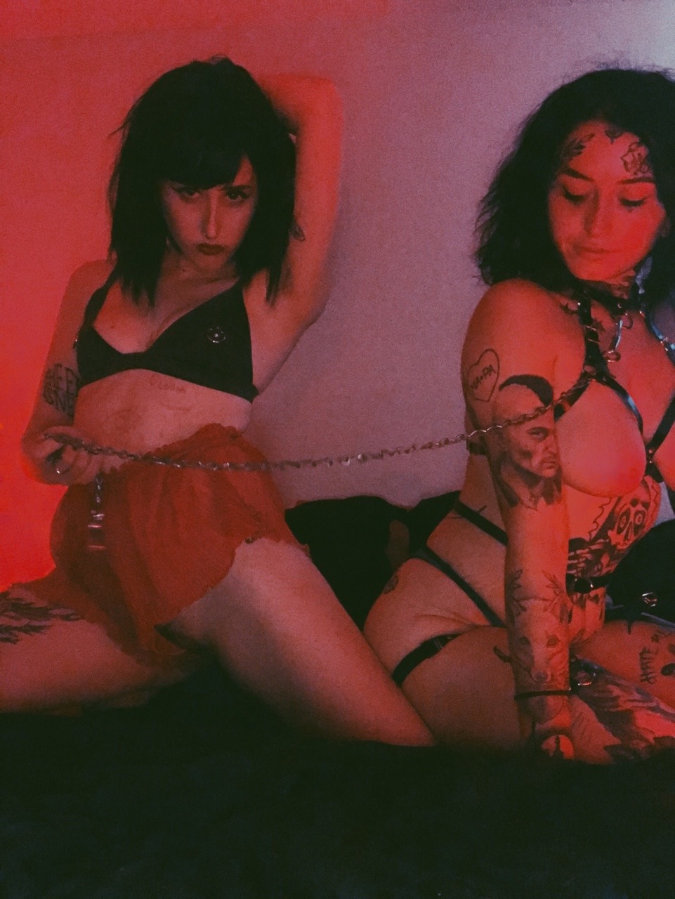 butterorgy:  My pet 🖤🥀 @honeyxmilkx