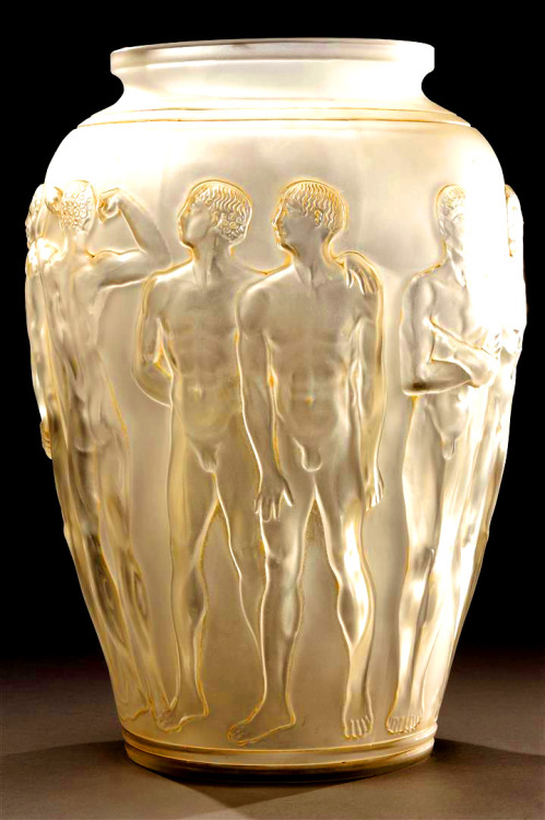 René Lalique, Vase Palestre, 1928. “Palestre” refers to ancient Greek Gymnasia