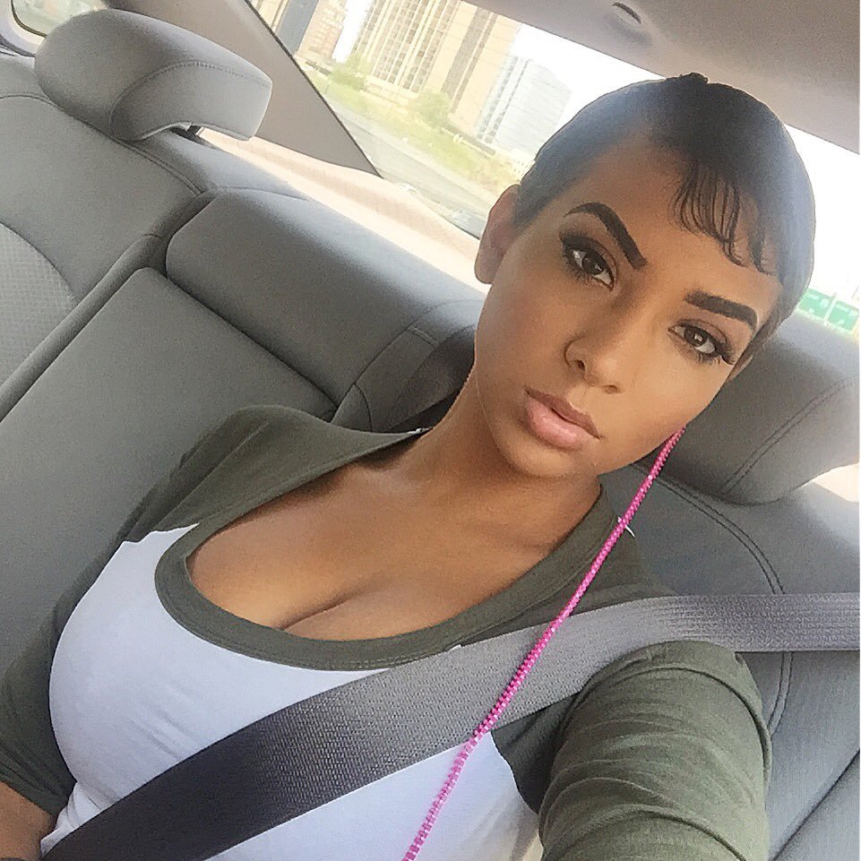 thicksexyasswomen:  redstripeking:Anna Marie Sarai Fire🔥